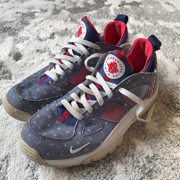 Nike Shoes - Nike Air Huarache “Home Sweet Home”